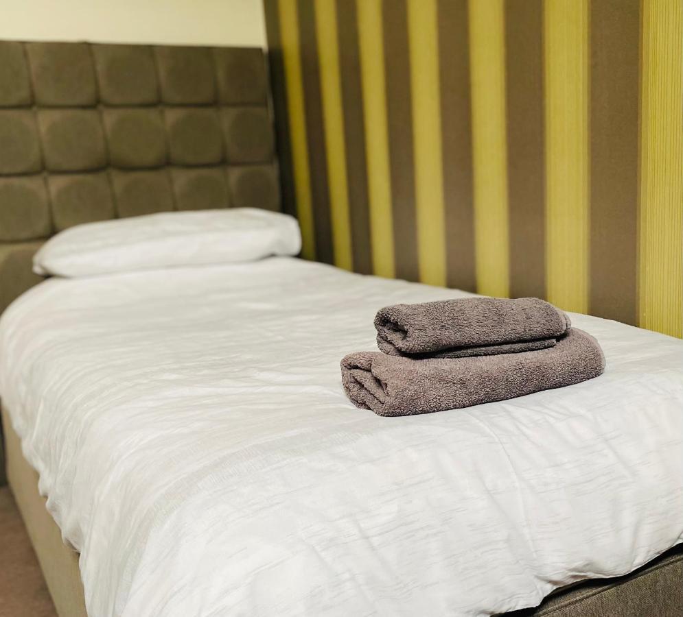 The Stag Hotell Northwood  Eksteriør bilde